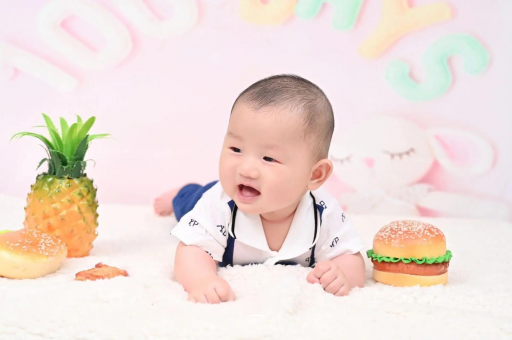 涉县宝宝在妈妈肚子里
